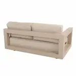 Ein modernes 2,5-Sitzer-Modular-Lounge Sofa in Farbe Latte aus der Serie Metropolitan von 4SO mit zwei großen Rückenkissen und einer soliden Armlehne rechts, die einen rechteckigen Ausschnitt aufweist von hinten abgebildet. Das minimalistische, kastenförmige Design und die einfachen Linien heben sich von einem weißen Hintergrund ab.